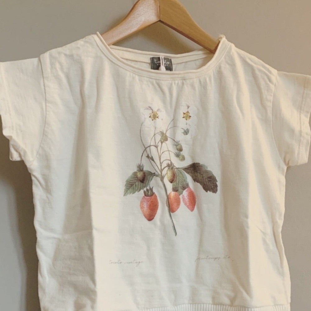 Tocoto vintage 9m Charming Cream Kids Tee with Strawberry Design